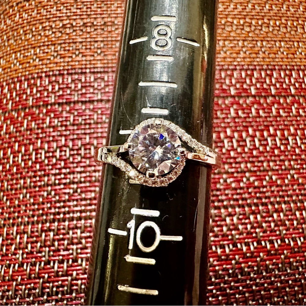 Fragrant Jewels Silver Ring with Clear Gemstone